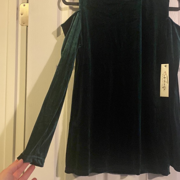 NWT Green Velvet Cold Shoulder Holiday Top - Picture 3 of 5